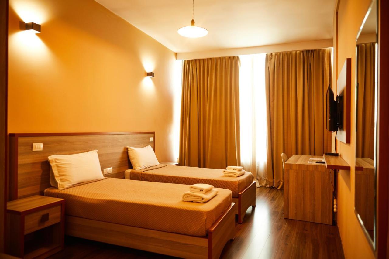 Yzberishti Arc Hotel Tirana מראה חיצוני תמונה